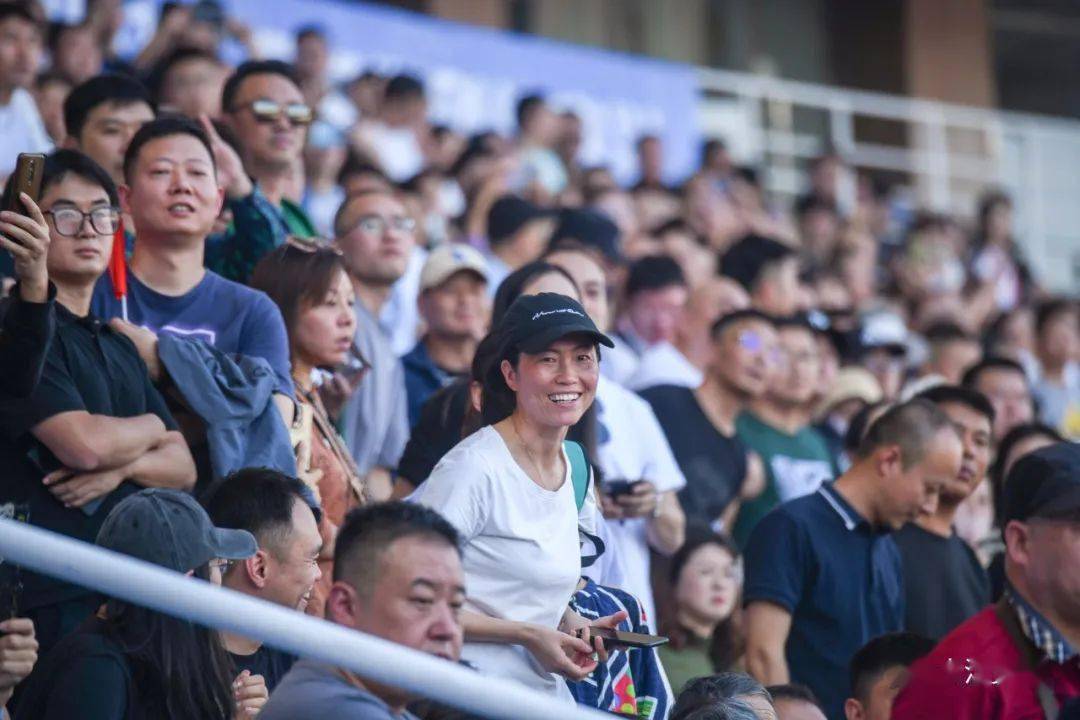 切尔西VS西悉尼流浪者直播_切尔西VS西悉尼流浪者高清直播免费看_切尔西热身赛大胜布罗姆利：年轻军团展现潜力，佩德罗、吉滕斯与埃梅加各进一球